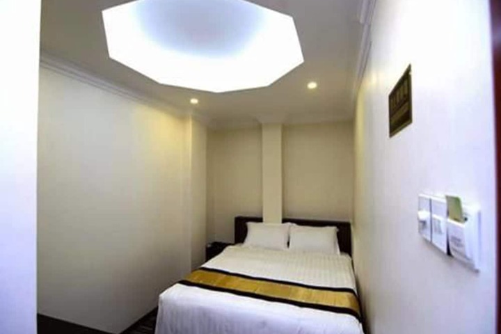 Room 6 of 58