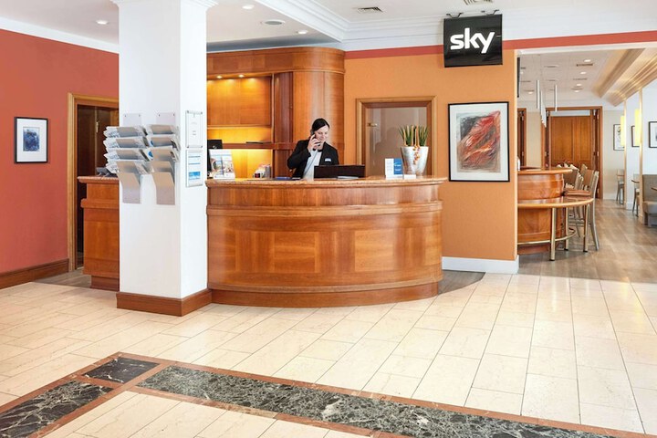 Entrance & Lobby