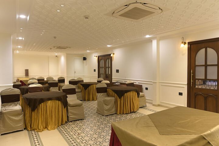 Ballroom/Hall 67 of 72