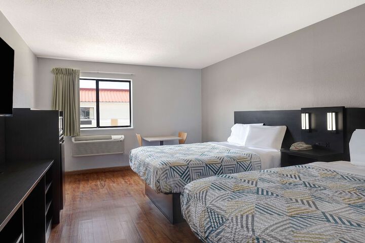 2 Queen Beds (4 of 9)