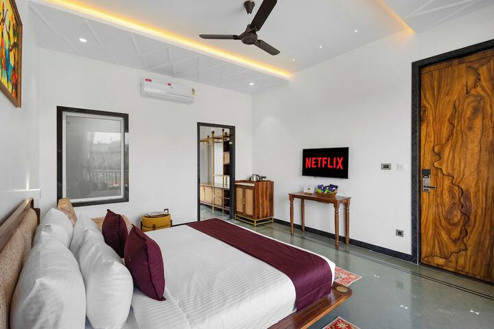 Room 3 of 25