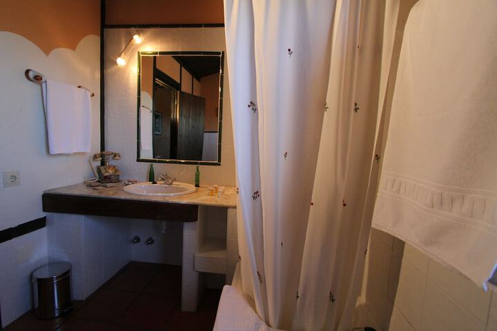 Room 16 of 80