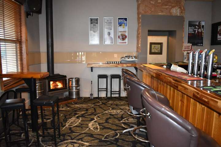 Lounge 24 of 31