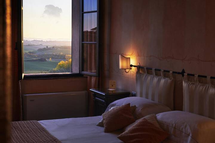 Room 25 of 86