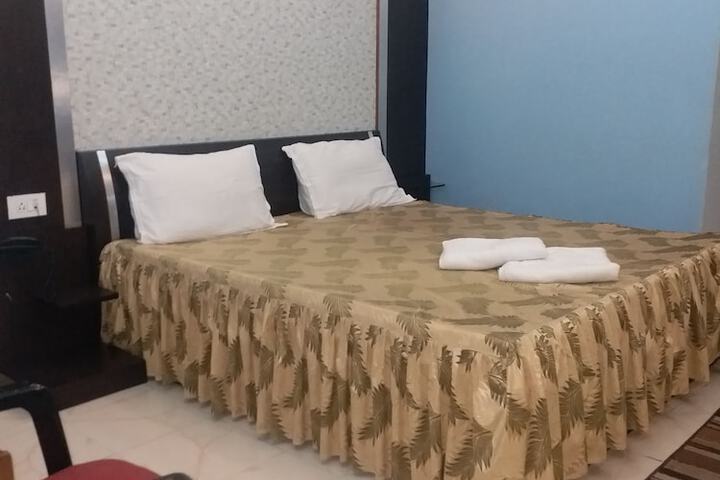Room 13 of 63