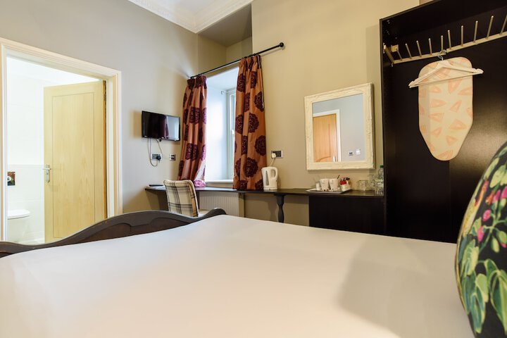 Room 11 of 153