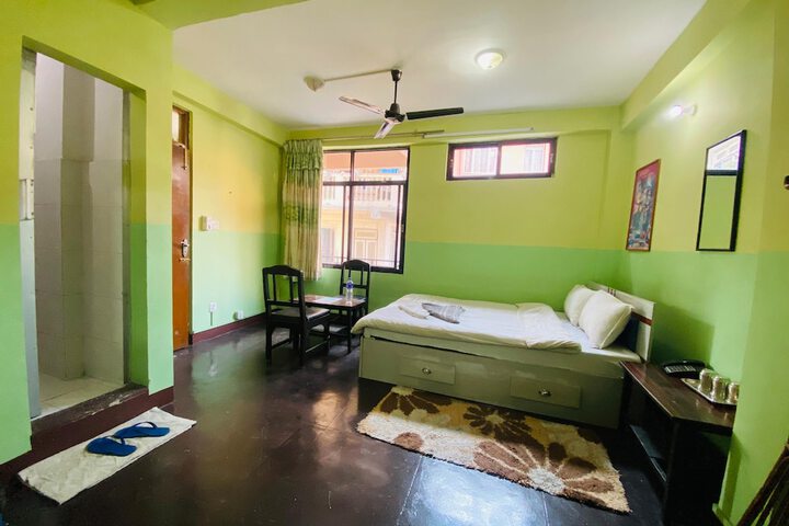 Room 7 of 28