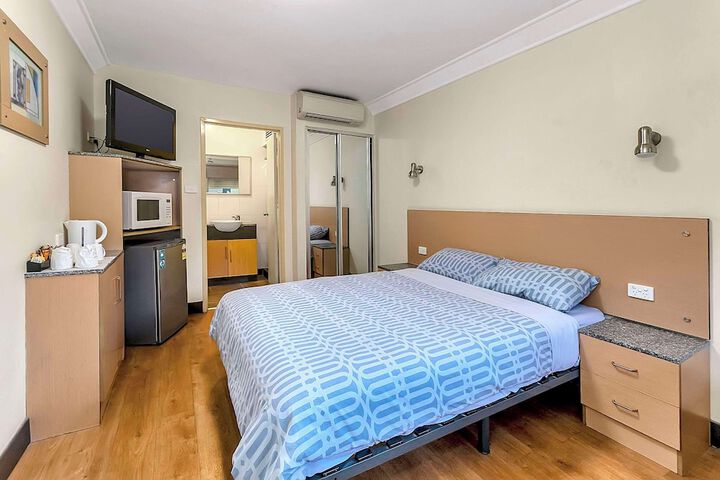 Room 8 of 32