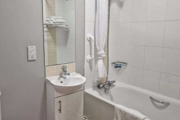 Room 3 of 7