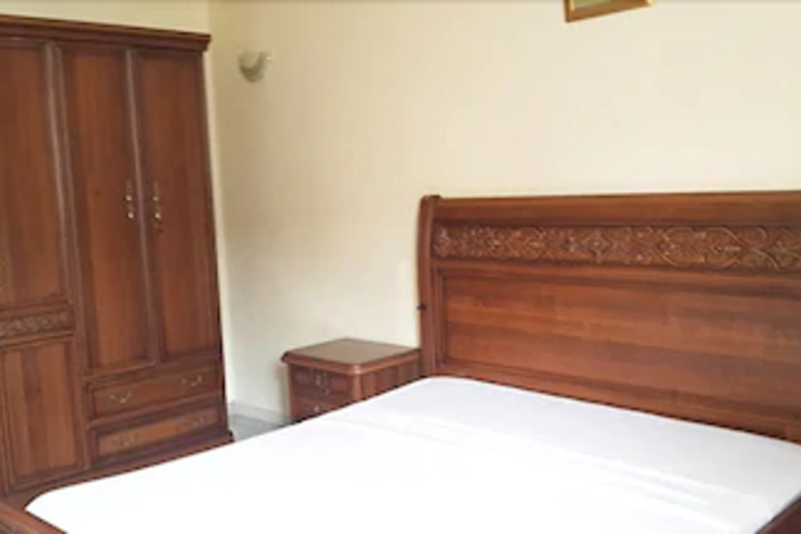 Room 7 of 9