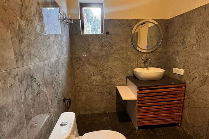 Room 16 of 36