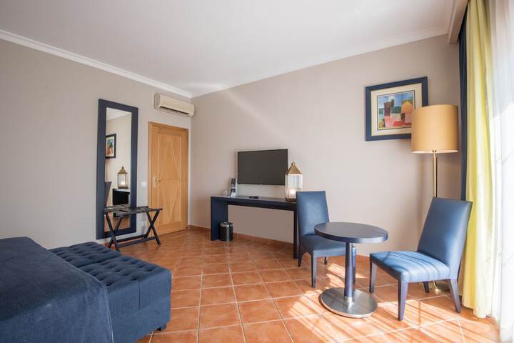 Room 12 of 86