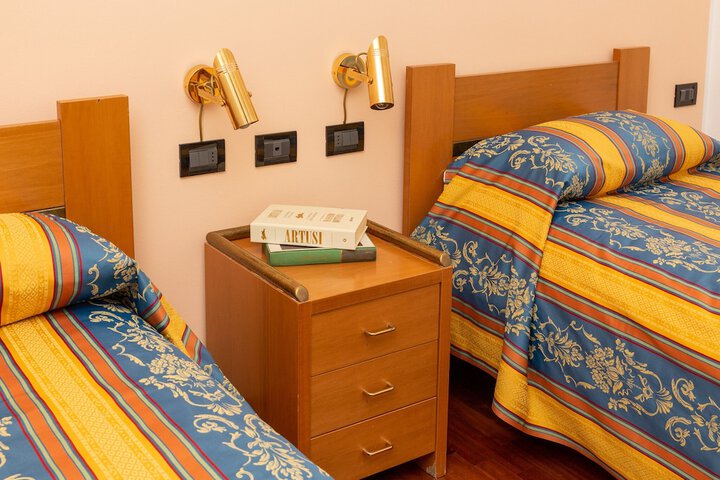 Room 8 of 72