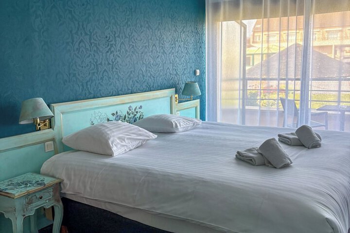 Room 33 of 90