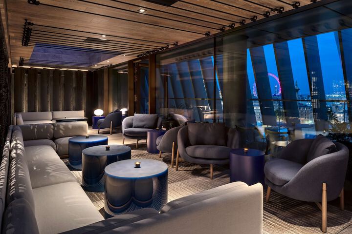 Lounge 84 of 103