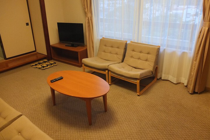 Room 26 of 77