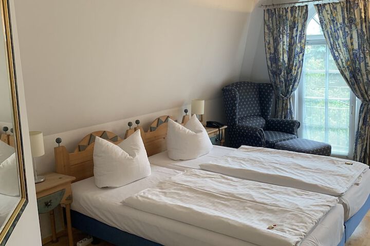 Room 11 of 42