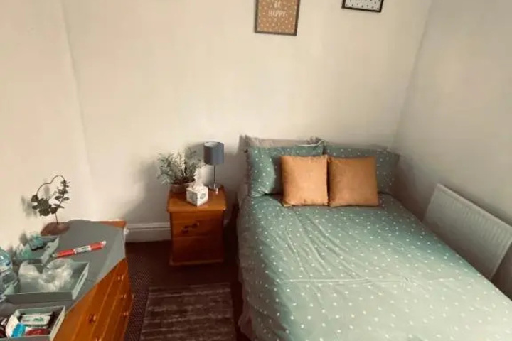 Room 2 of 5