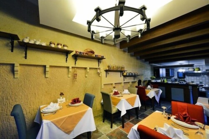Dining 96 of 103