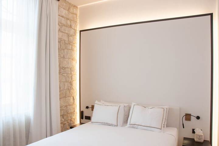 Room 44 of 119