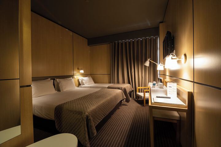 Room 30 of 100