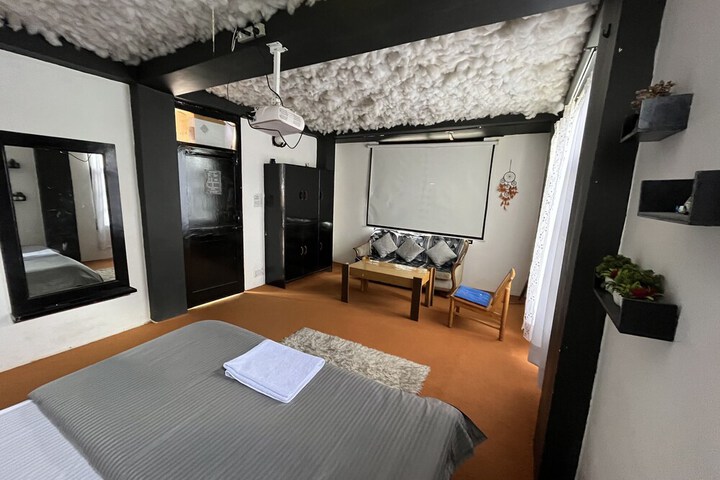 Room 7 of 49