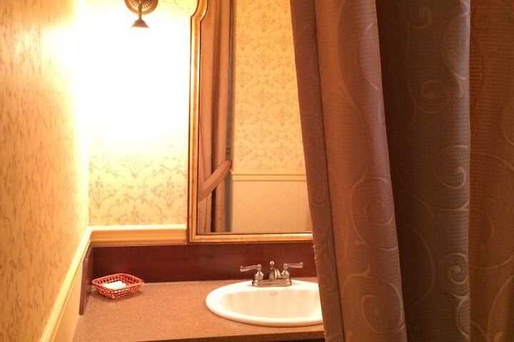 Room 50 of 64