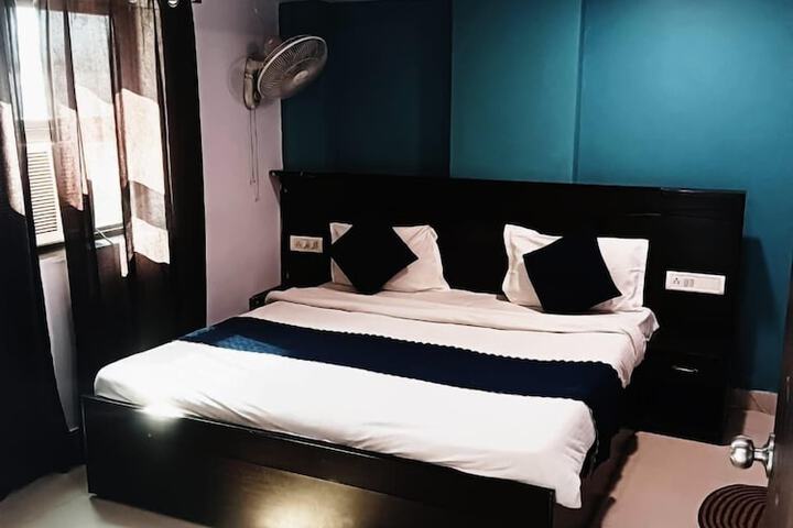 Room 21 of 32
