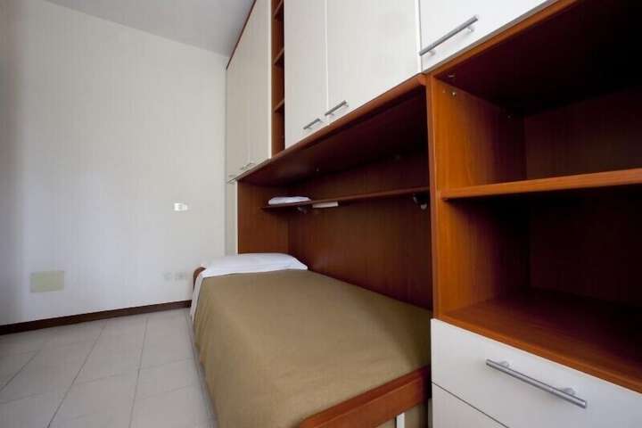 Room 15 of 41