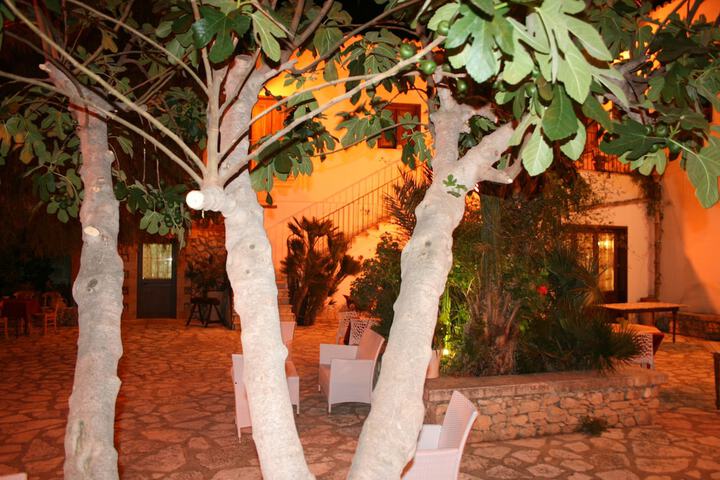 Hotel Exterior 55 of 63