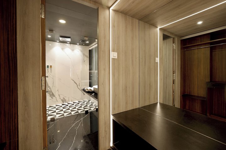 Room 9 of 48