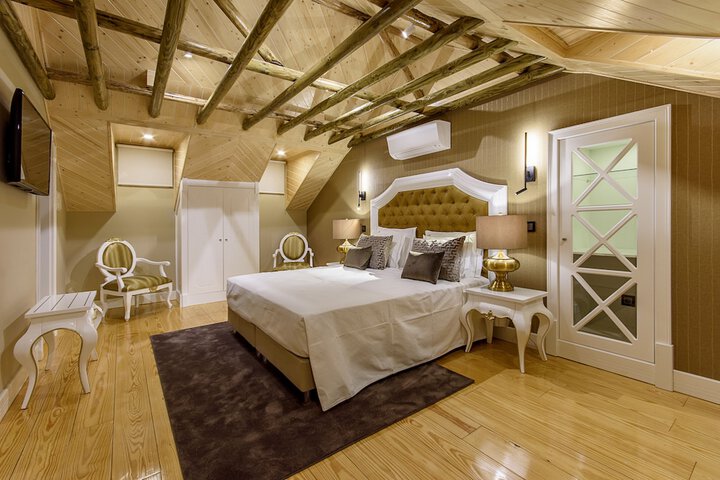 Room 16 of 114