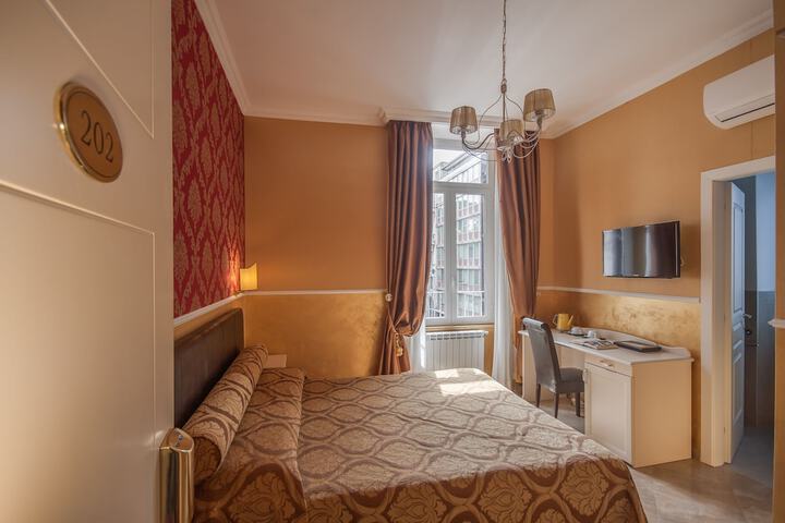 Room 14 of 33