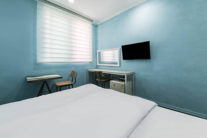 Room 4 of 32