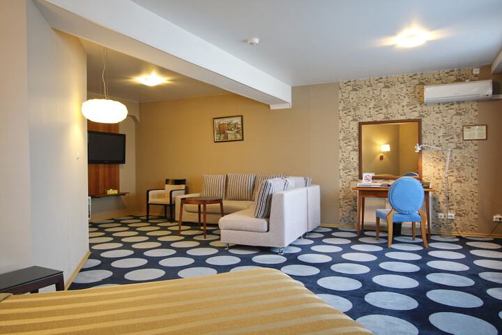 Room 54 of 82