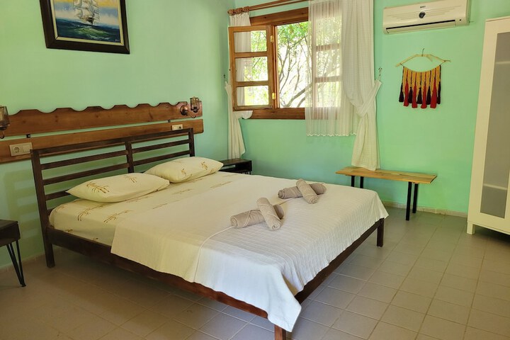 Room 15 of 33