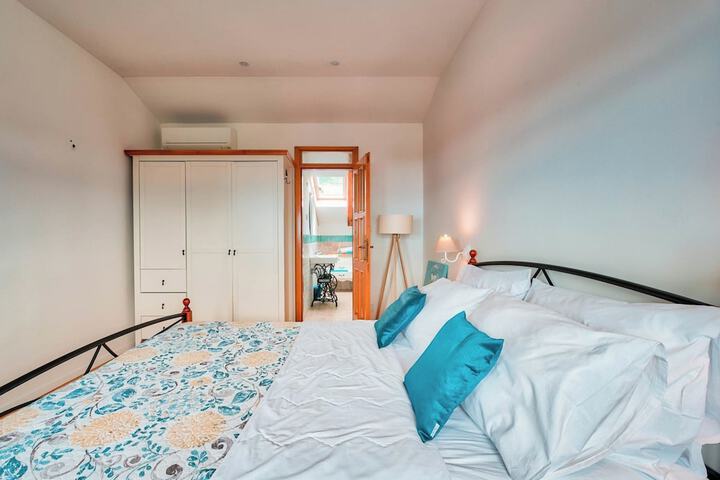 Room 2 of 51