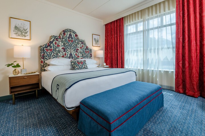 Deluxe King Bed (22 of 22)