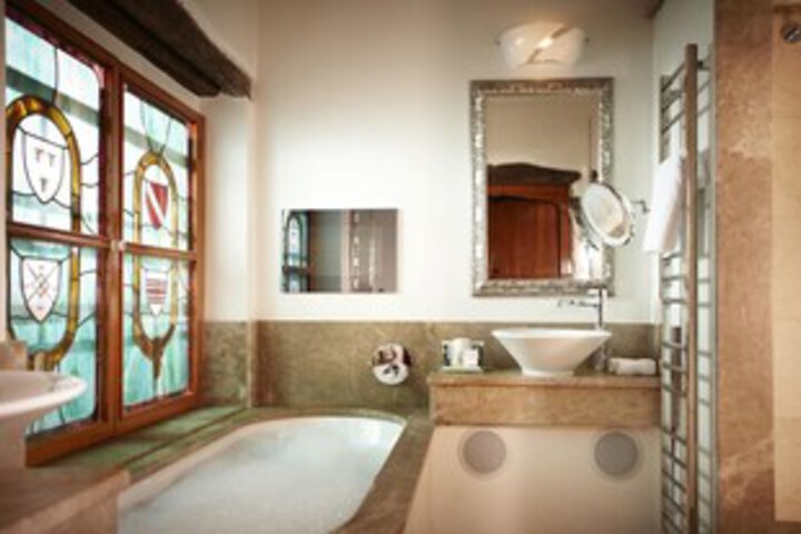 Room 2 of 5