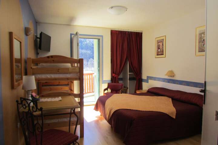 Room 4 of 96