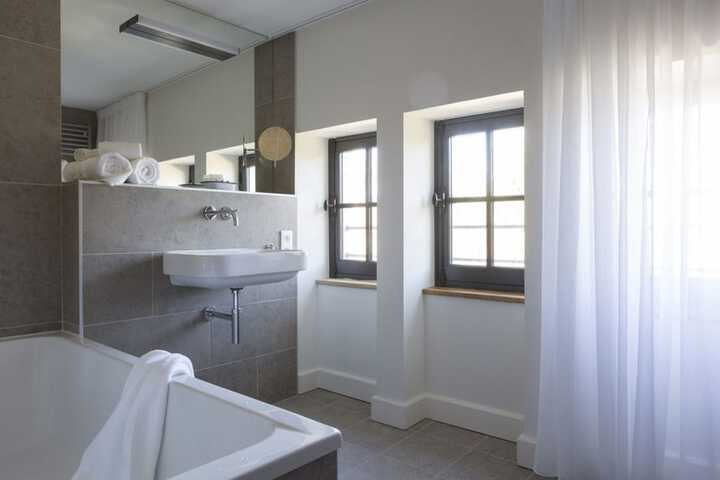 Room 24 of 76