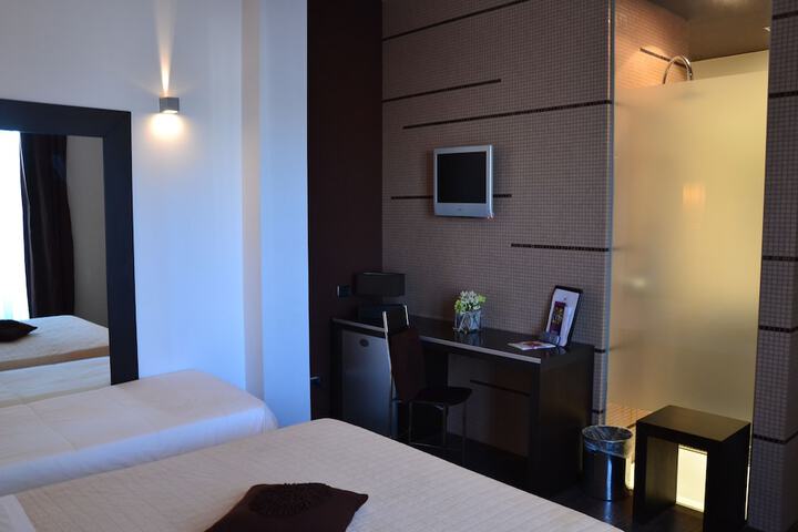 Room 8 of 30