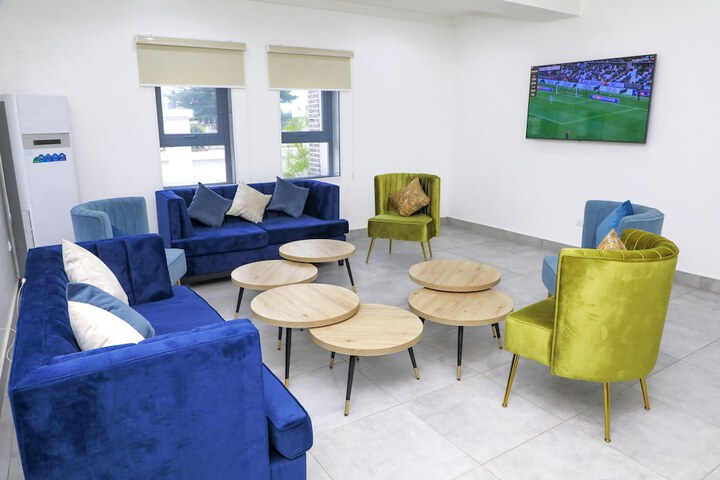 Lounge 21 of 22