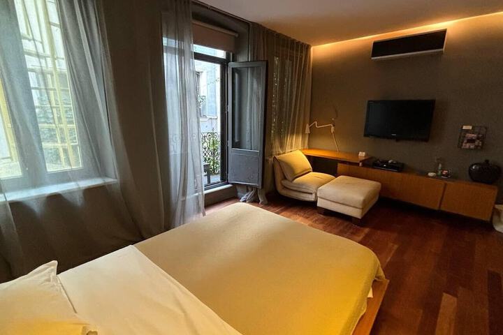 Room 3 of 25