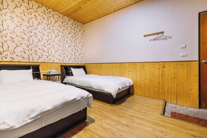 Room 3 of 119