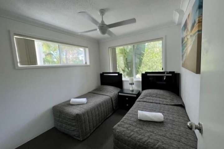 Room 2 of 10
