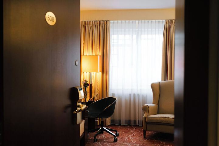 Room 18 of 65