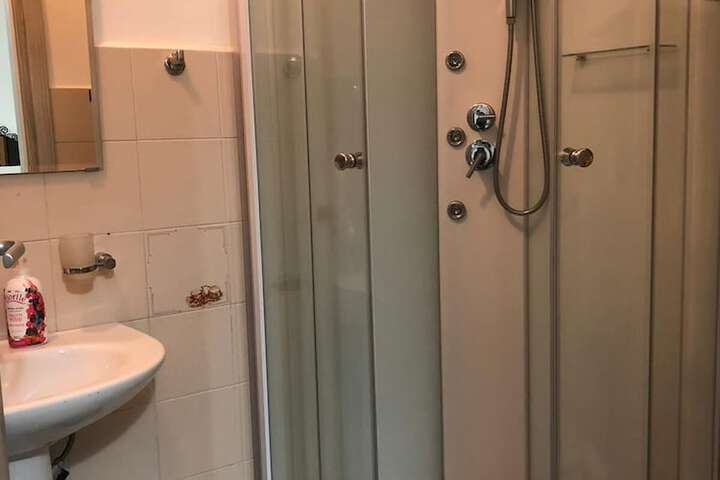 Room 12 of 23