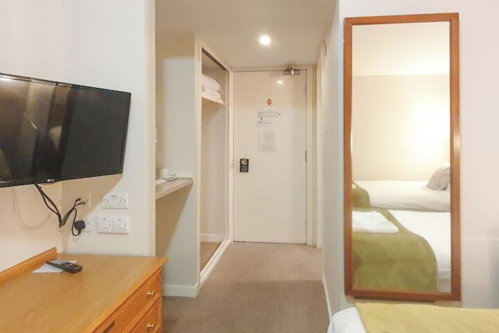 Room 14 of 49