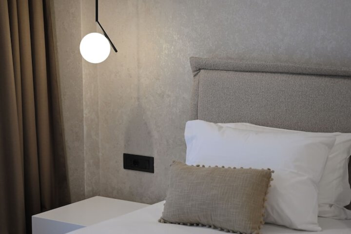 Room 32 of 72
